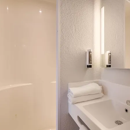 B&B Hotel Antibes Sophia Antipolis-3
