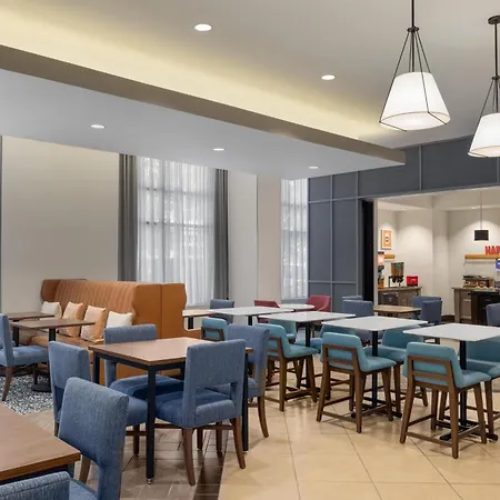 Hampton Inn & Suites - Roanoke-Downtown, Va-3