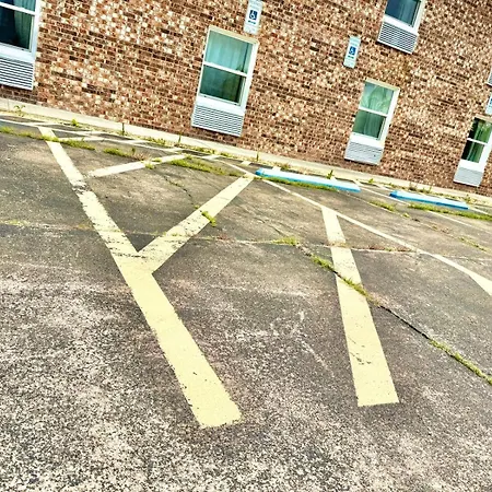 University Inn Of Carbondale-3