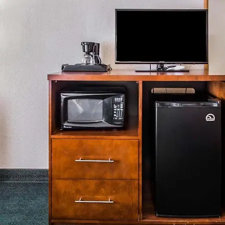 Quality Inn Waynesburg - Morrisville-2