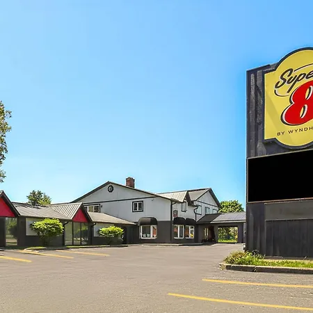 Super 8 By Wyndham Gananoque - Country Squire Resort-2