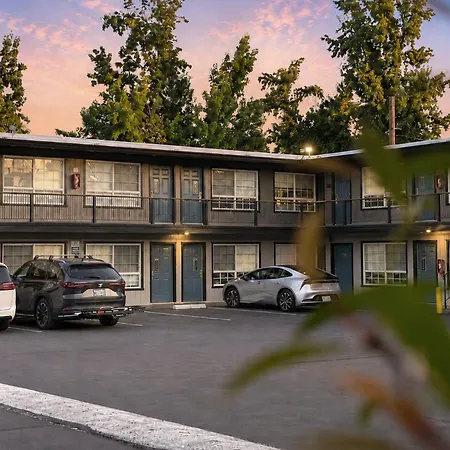 Thunderbird Lodge-3