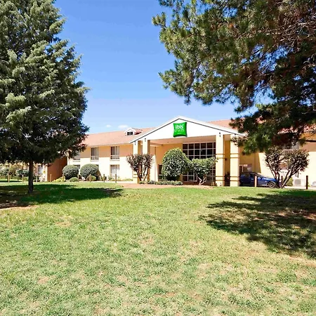 Ibis Styles Canberra-3