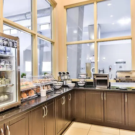 Comfort Inn & Suites Ambassador Bridge-3