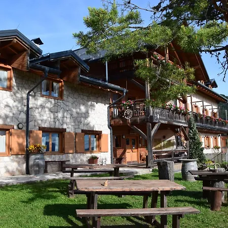 Rifugio Predaia Ai Todes'ci-3