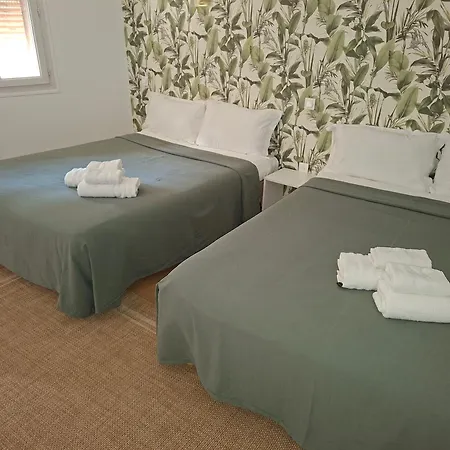 Logis Hotel Restaurant Les Platanes-2