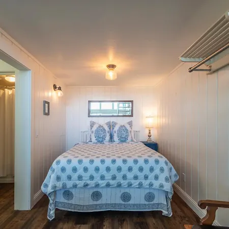Bandon Marina Inn-2