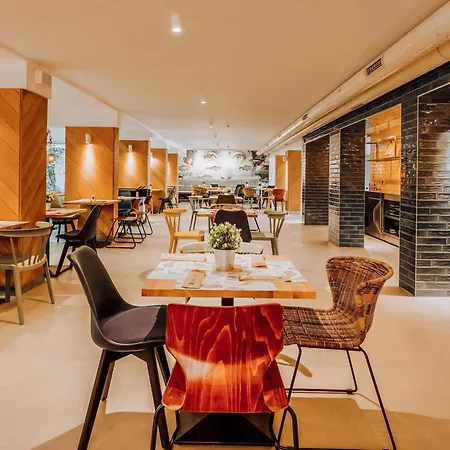ibis Styles Golden Sands Roomer Hotel-2