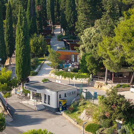 Porton Nature Hideouts-2