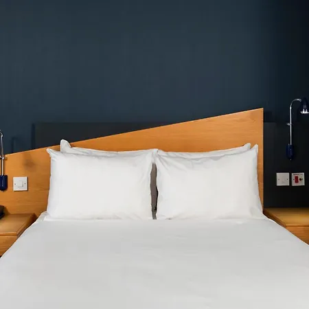 Holiday Inn Express Newport By Ihg-2