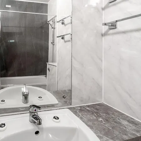 The Grand Burstin Hotel-2