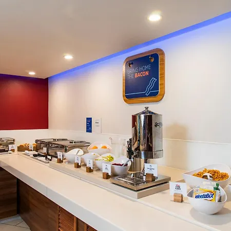 Holiday Inn Express Glasgow Airport By Ihg-3