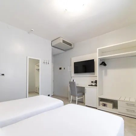 Hotel University-2