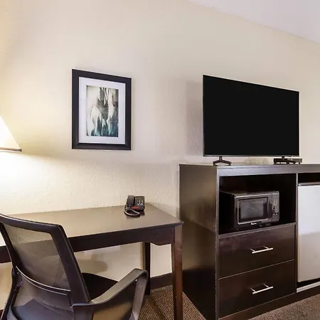 Baymont By Wyndham Janesville-2