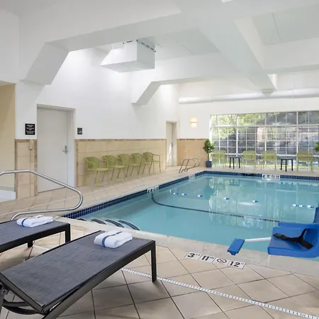 Hampton Inn & Suites Berkshires-Lenox-2