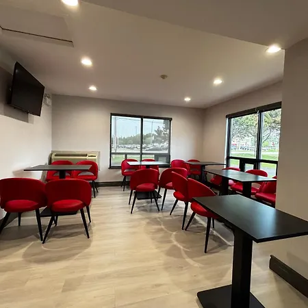 Ramada By Wyndham Kingston-3
