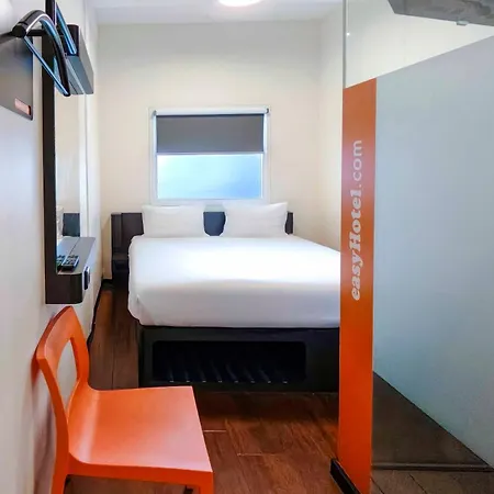 Easyhotel Amsterdam City Centre South-2