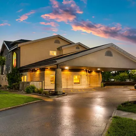 Super 8 By Wyndham Winnipeg West-3