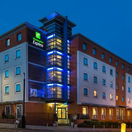 Holiday Inn Express Stevenage By Ihg-3