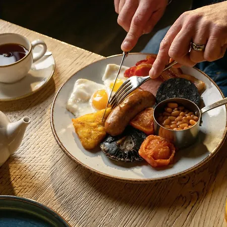 The George Hotel, Amesbury, Wiltshire - The Coaching Inn Group-3