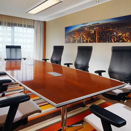 Sheraton Frankfurt Airport Hotel & Conference Center-3