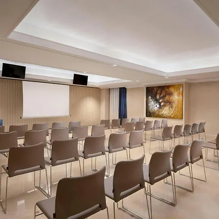 Courtyard By Marriott Rome Central Park-3