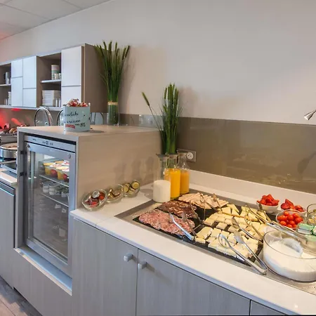 Mercure Nice Marche Aux Fleurs-3