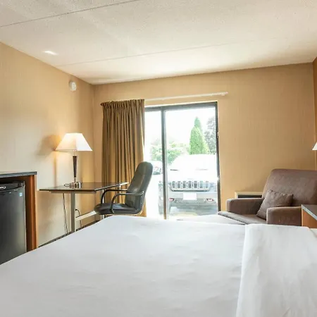 Clarion Pointe-2