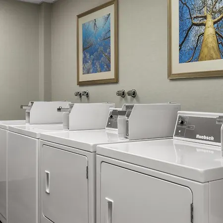 Hampton Inn & Suites Montreal-Dorval-2