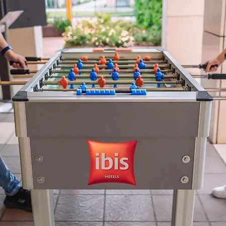 Ibis Como-2