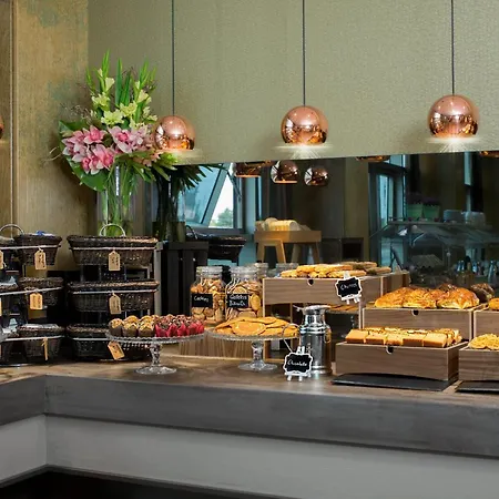 Hotel Crowne Plaza Madrid Airport-3