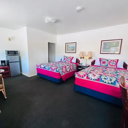 Golden West Motel-3
