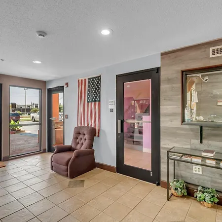 Gray Inn & Suites-3
