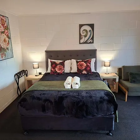 Mackenzie Motels-2