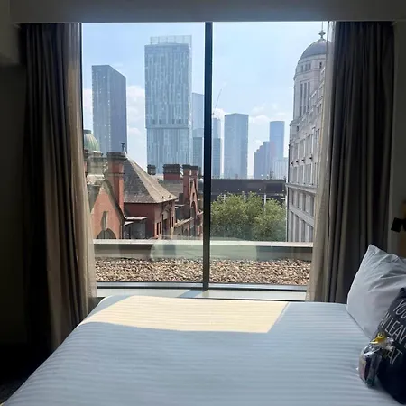 Moxy Manchester City Centre-3