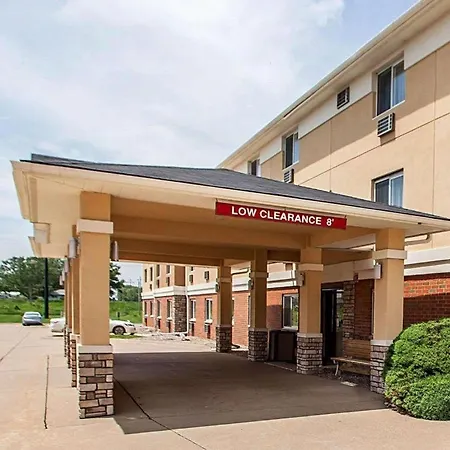 Quality Inn & Suites Davenport Near I-80-2