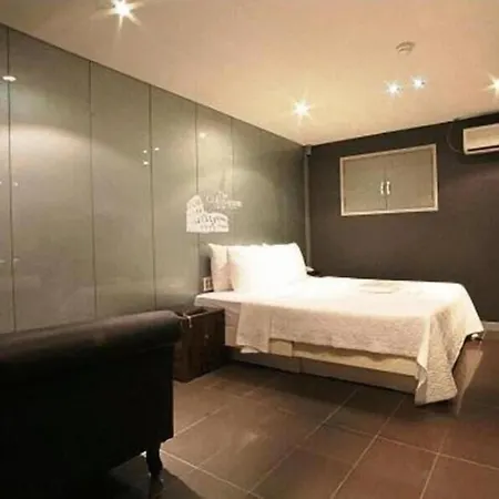 Fox Hotel-2