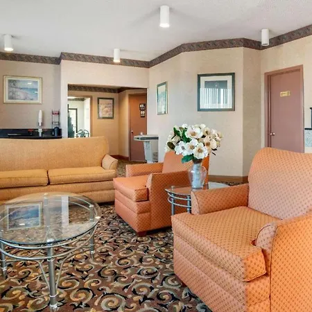 Econo Lodge Inn & Suites Forest-3