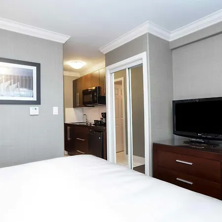 Sandman Hotel & Suites Vancouver Airport-3