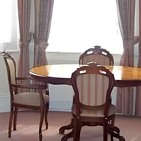 Kensingtoncourt Aparthotel-3