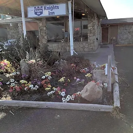 Knights Inn Boardman-2