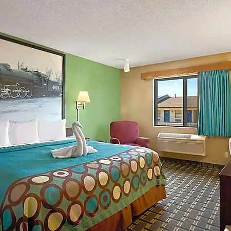 Super 8 By Wyndham Russellville-3