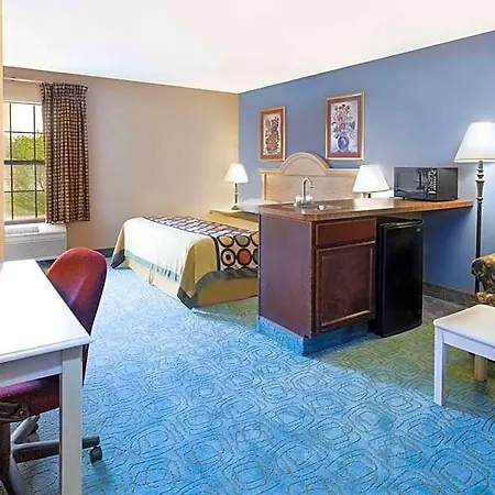 Super 8 By Wyndham Freeport-3