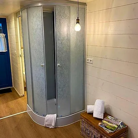Tiny House Ems im PIER9 Tiny House Hotel-3