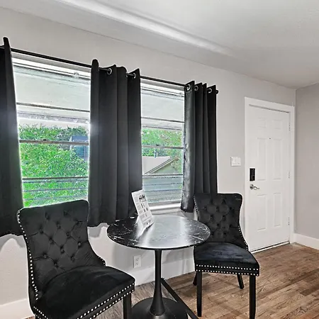Cityplace Bnb Aparthotel-3