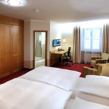 Bayerischer Hof-3