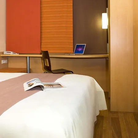Ibis Carlisle City Centre-2