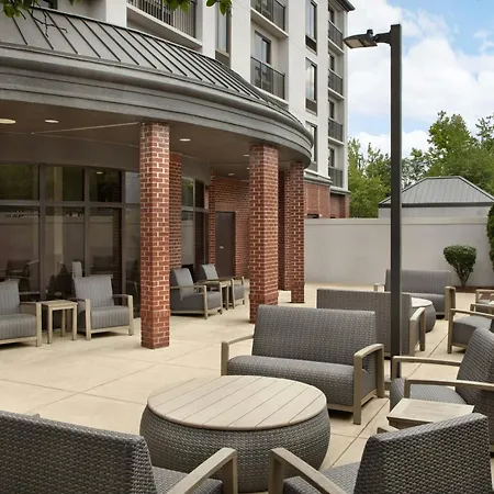 Courtyard By Marriott Bloomington-2