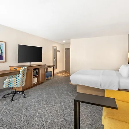 Hampton Inn Carbondale-3