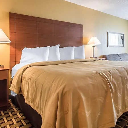 Quality Inn & Suites East Troy I-43-3